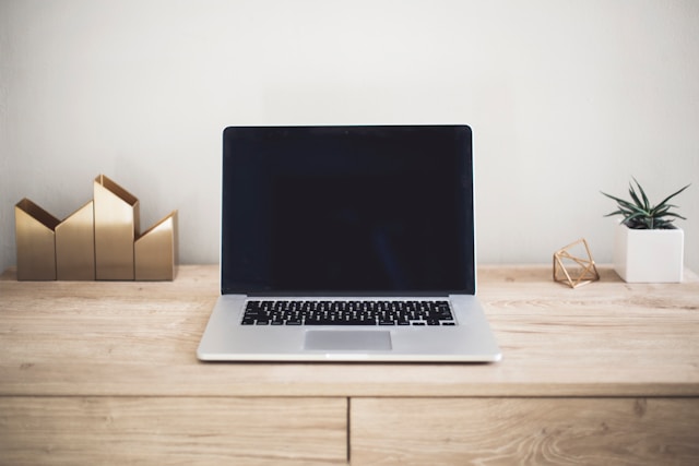 The Evolution of Distance Learning: Trends and Predictions for the Next Decade